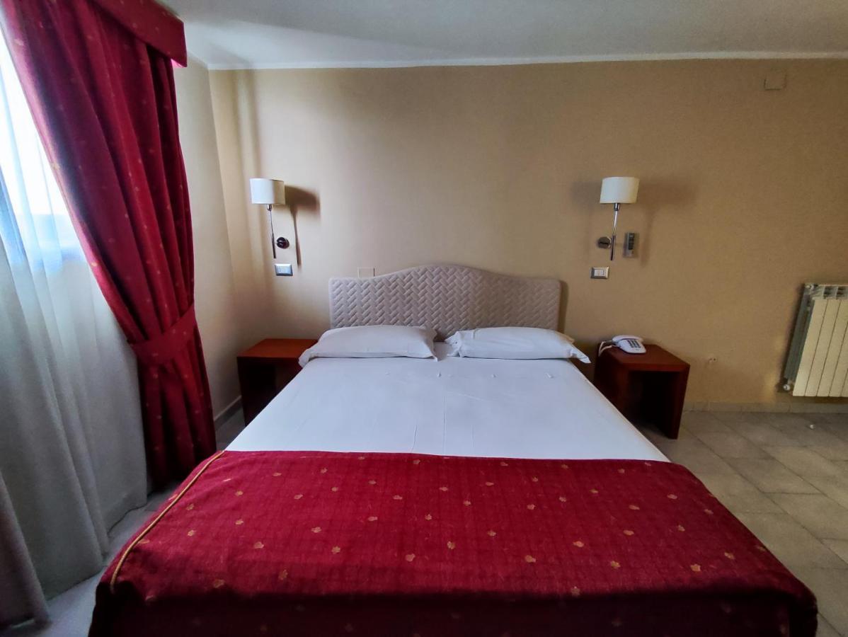 Pisani Hotel San Nicola La Strada المظهر الخارجي الصورة
