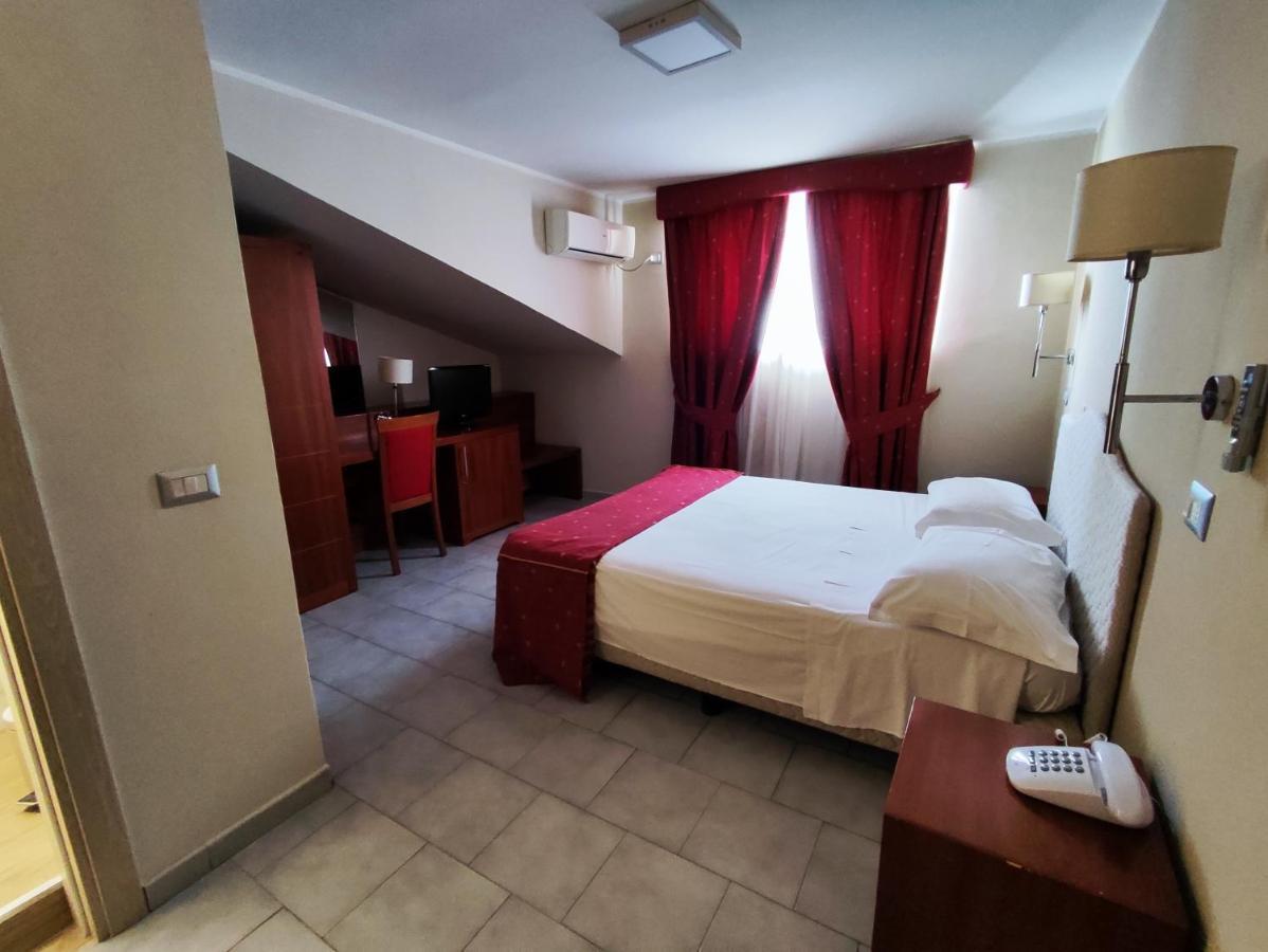 Pisani Hotel San Nicola La Strada المظهر الخارجي الصورة