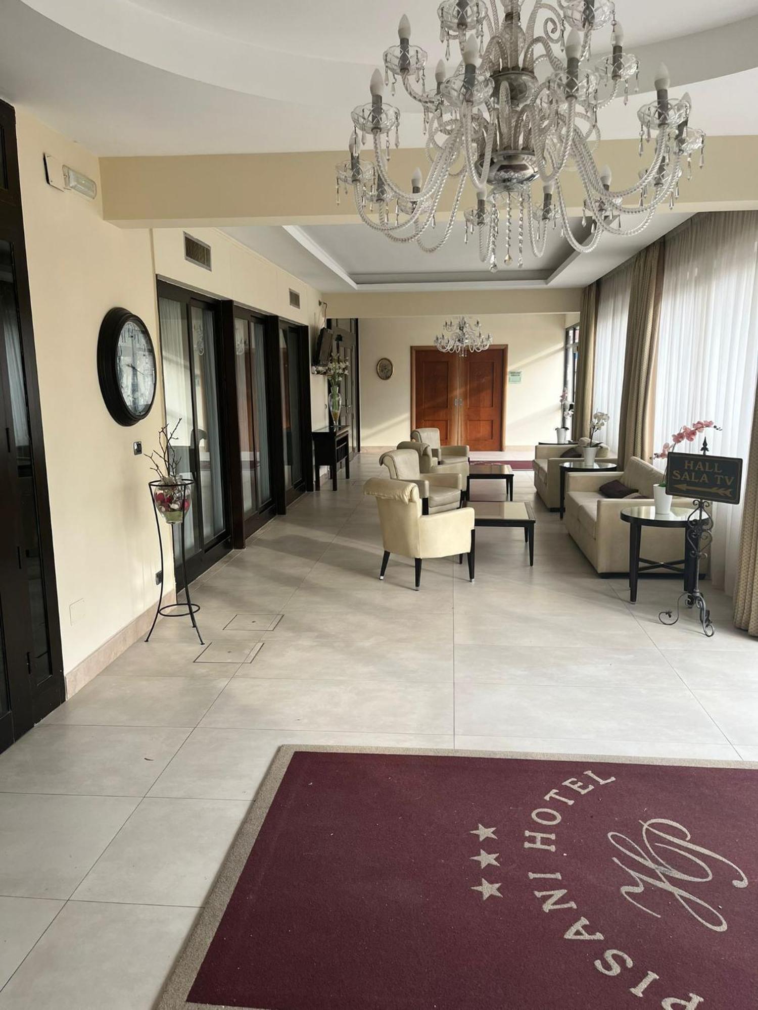 Pisani Hotel San Nicola La Strada المظهر الخارجي الصورة