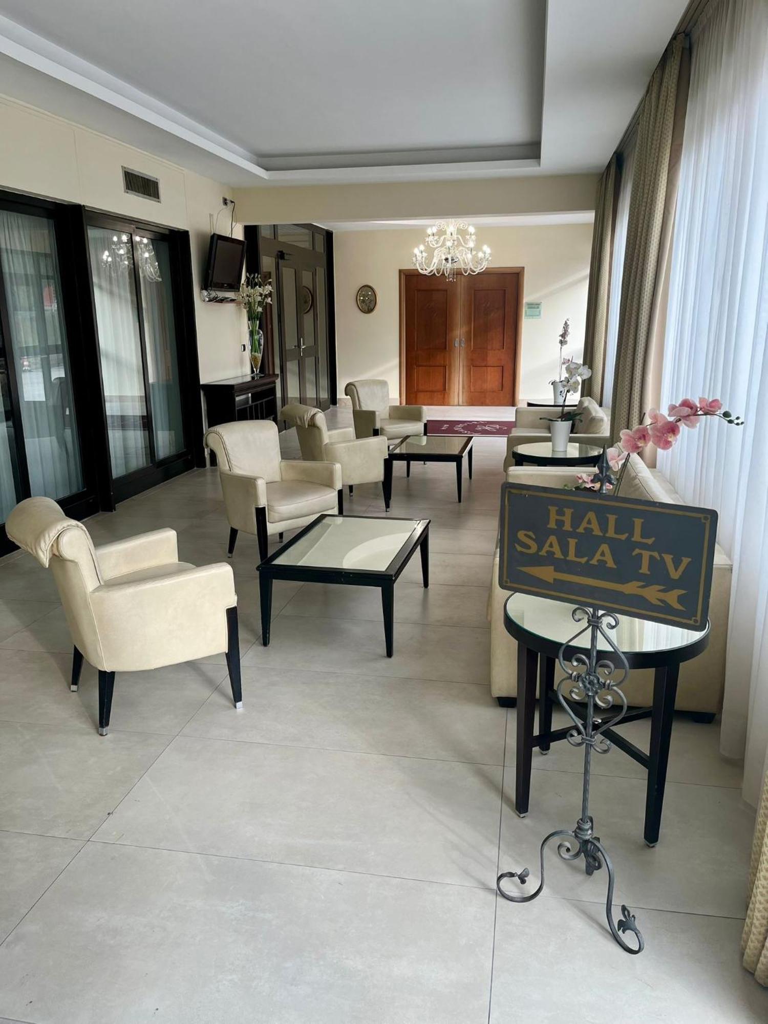Pisani Hotel San Nicola La Strada المظهر الخارجي الصورة