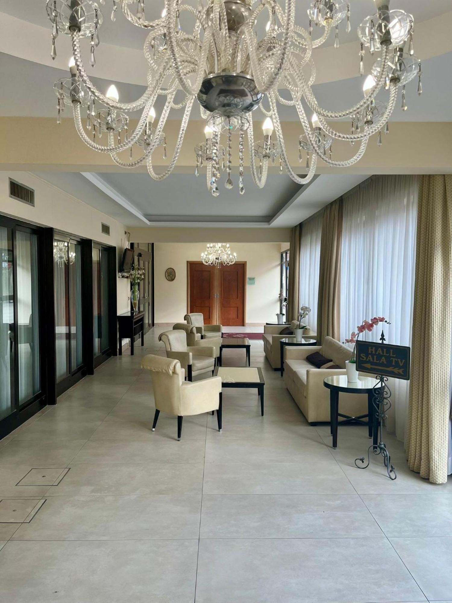 Pisani Hotel San Nicola La Strada المظهر الخارجي الصورة