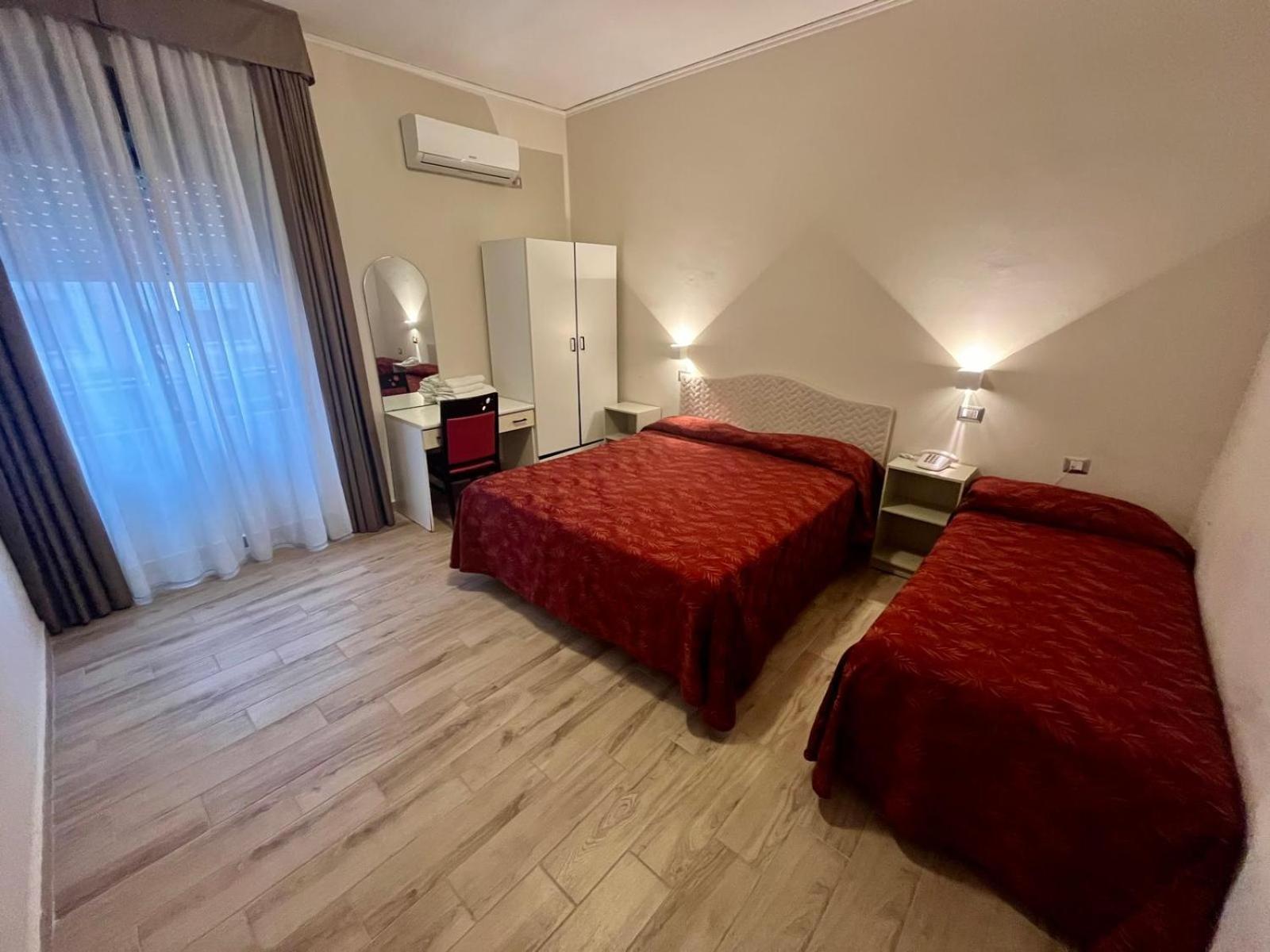 Pisani Hotel San Nicola La Strada المظهر الخارجي الصورة