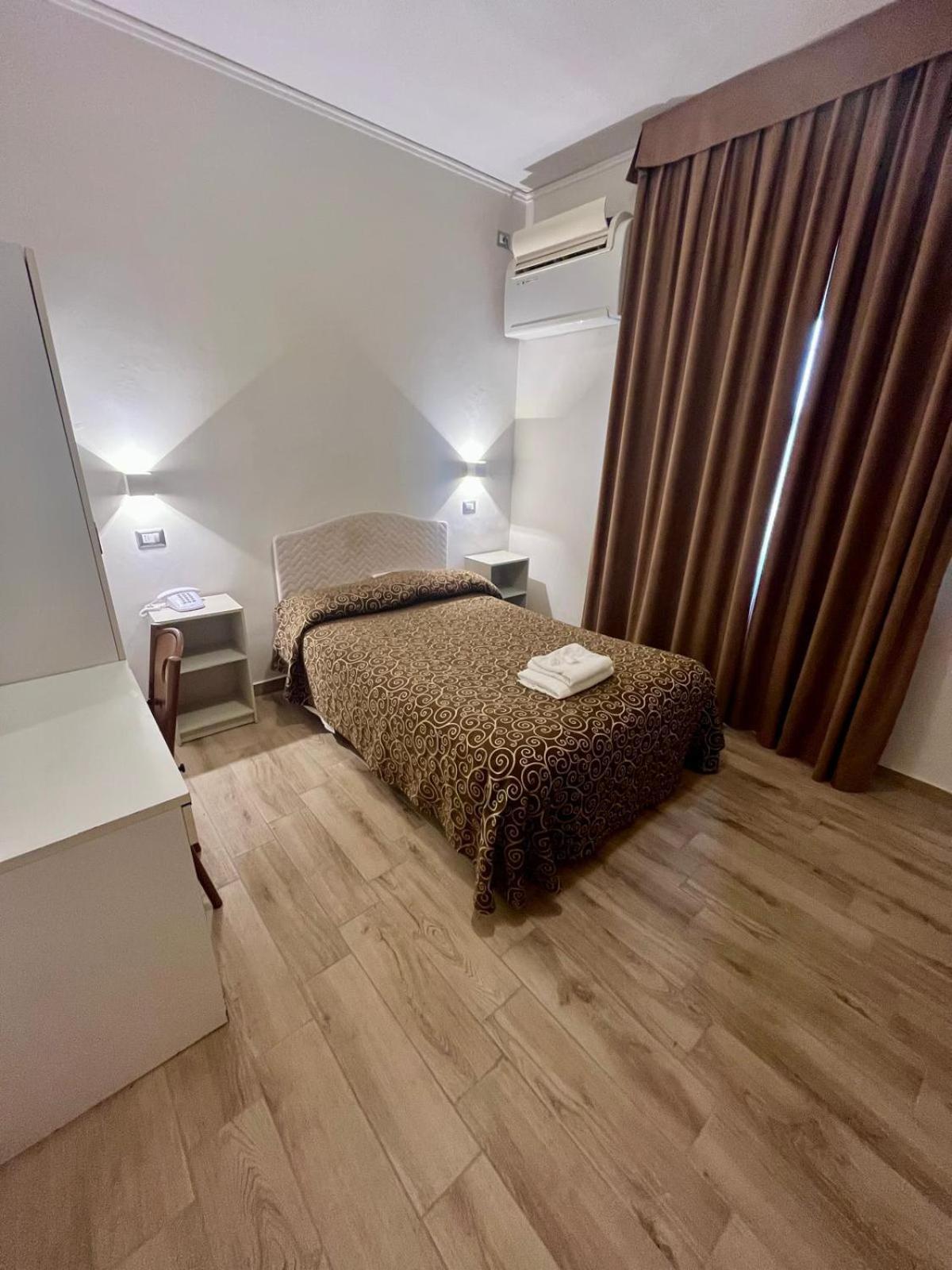 Pisani Hotel San Nicola La Strada المظهر الخارجي الصورة