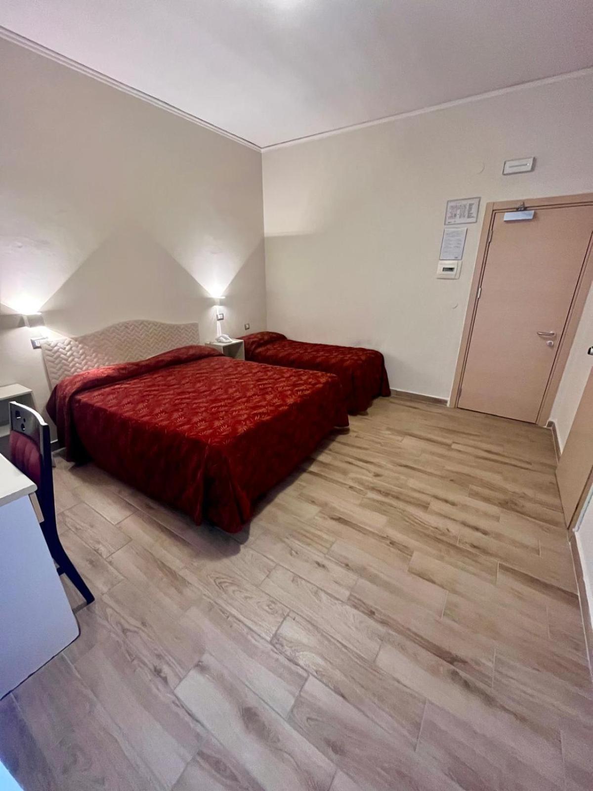 Pisani Hotel San Nicola La Strada المظهر الخارجي الصورة