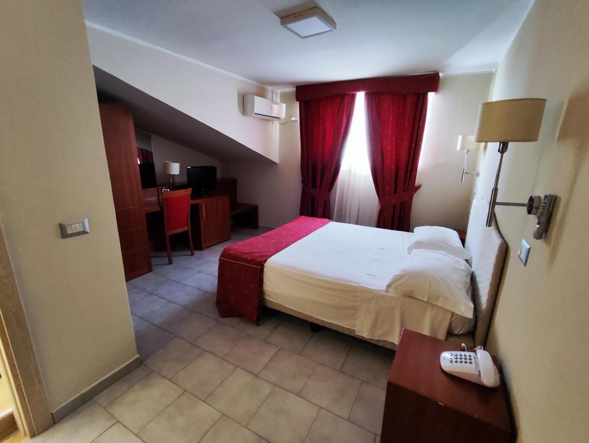 Pisani Hotel San Nicola La Strada المظهر الخارجي الصورة