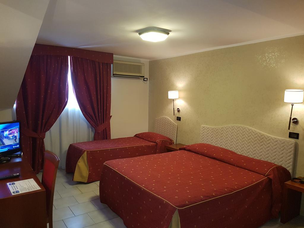 Pisani Hotel San Nicola La Strada المظهر الخارجي الصورة
