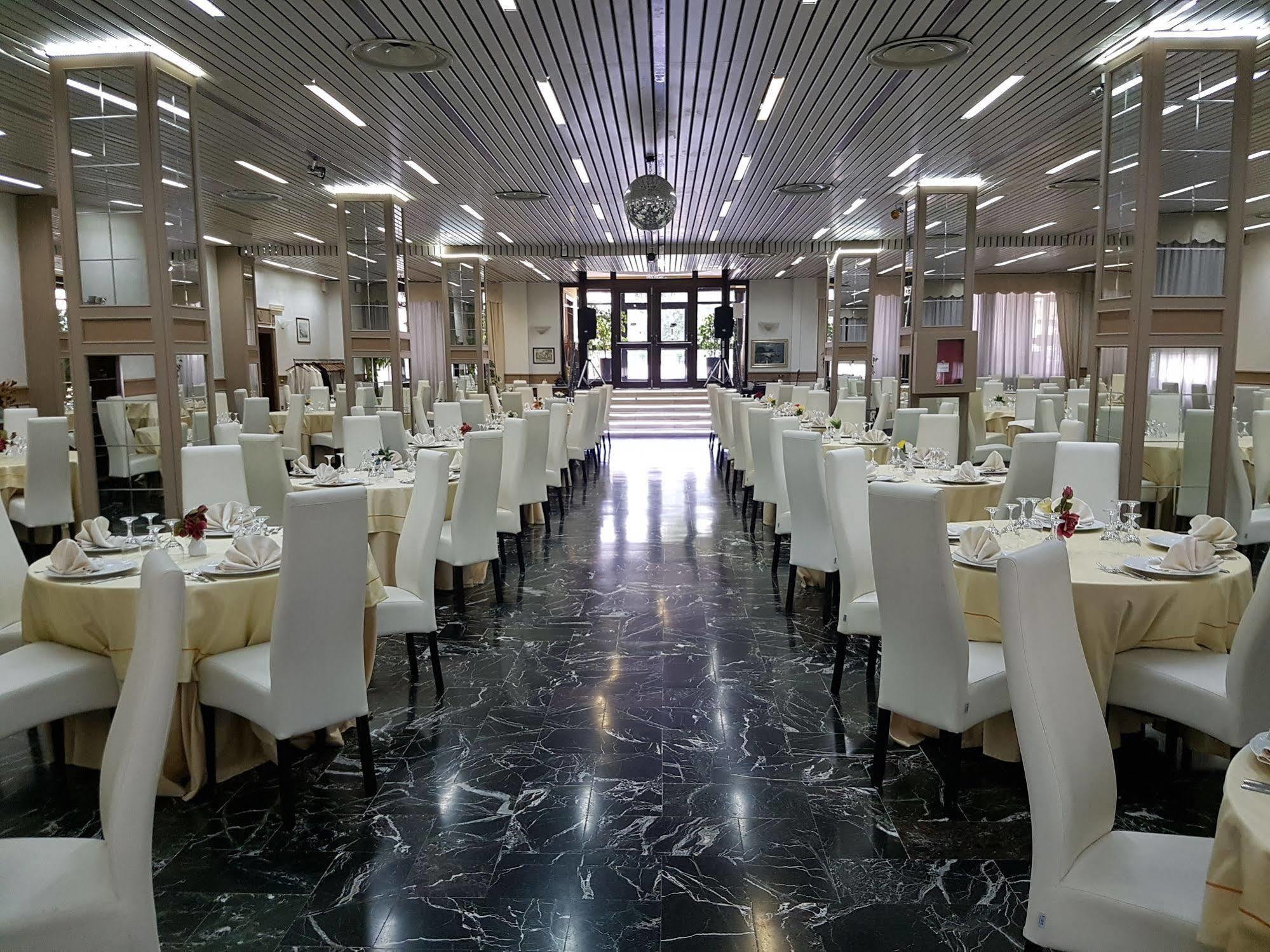 Pisani Hotel San Nicola La Strada المظهر الخارجي الصورة