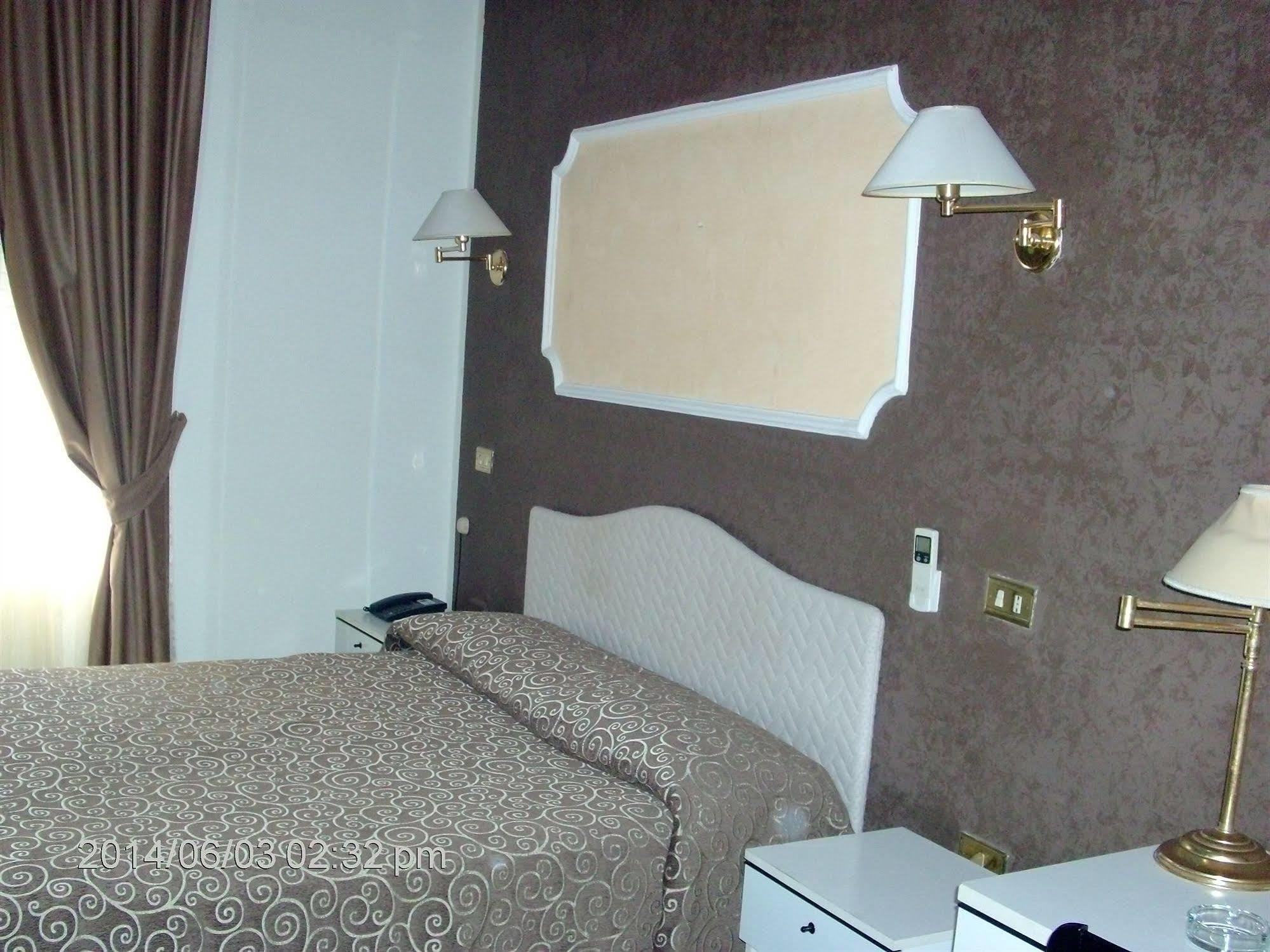 Pisani Hotel San Nicola La Strada المظهر الخارجي الصورة